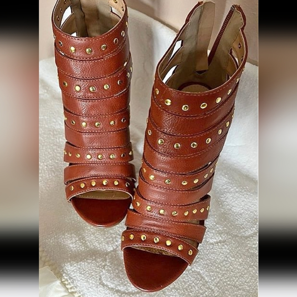 New Boston design womens size 7 Shoes  Never worn!